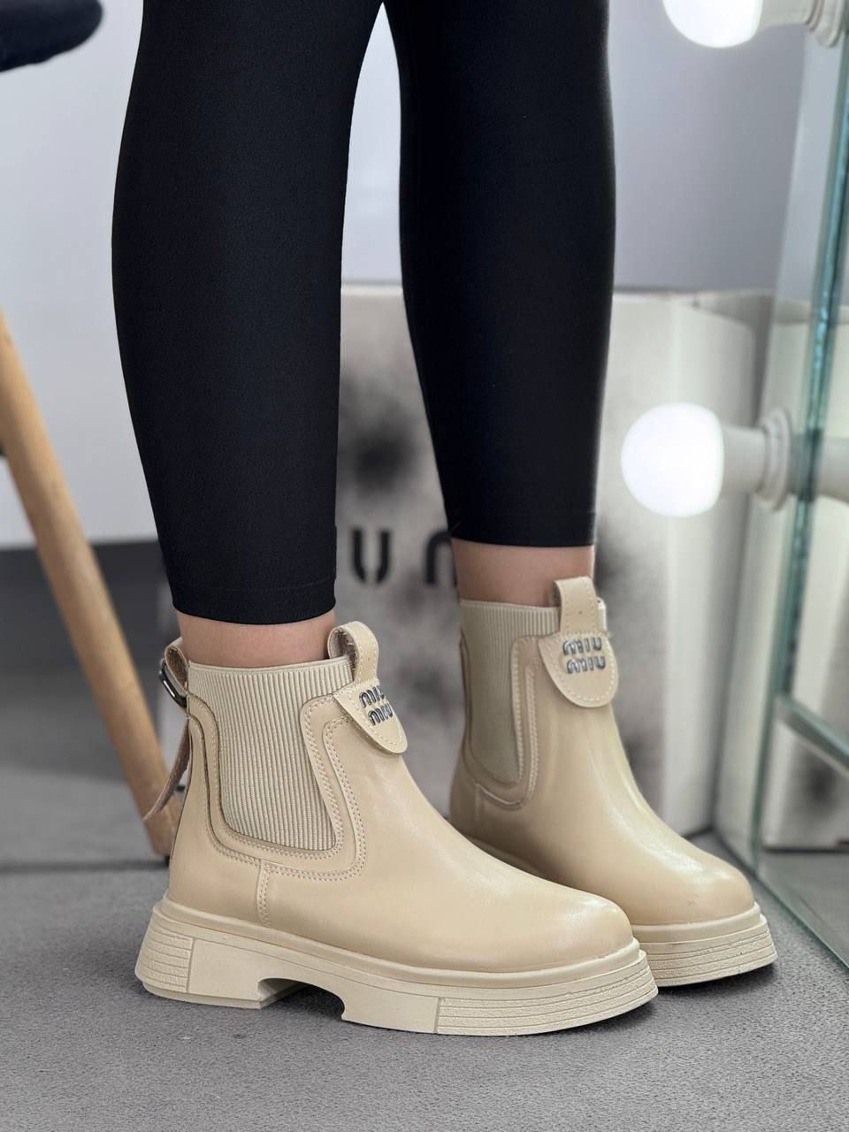 بوت کشی جنس چرم زیره پیو نرم‌وسبک